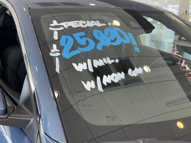 new 2025 Buick Envista car, priced at $27,320