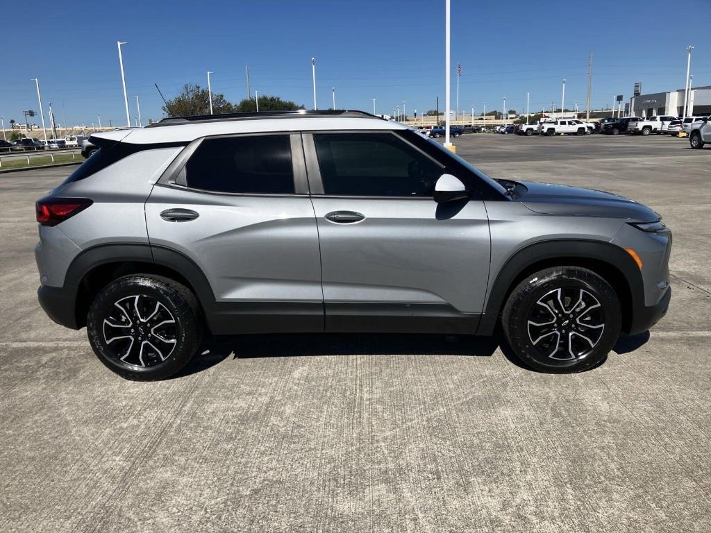 new 2025 Chevrolet TrailBlazer car, priced at $28,482