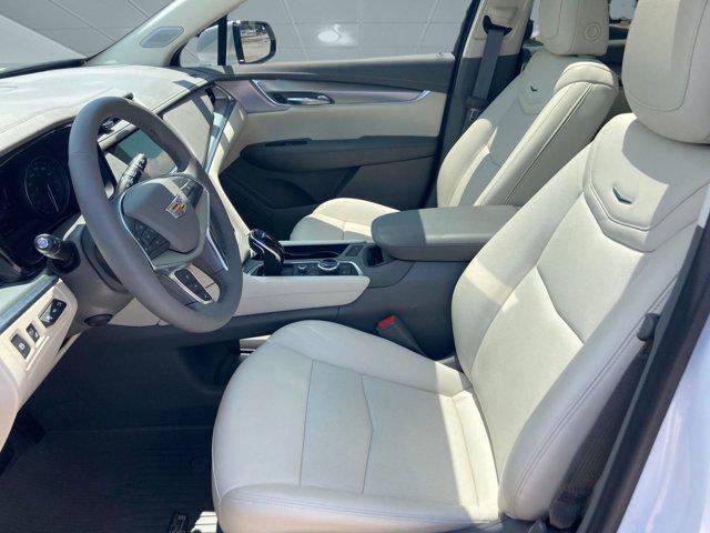 new 2025 Cadillac XT5 car, priced at $51,823