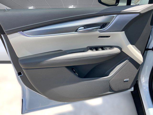 new 2025 Cadillac XT5 car, priced at $51,823