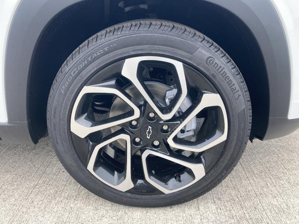 new 2025 Chevrolet Trax car, priced at $27,681