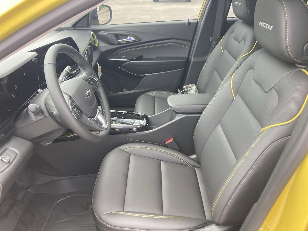 new 2025 Chevrolet Trax car, priced at $27,181