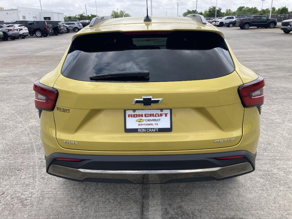 new 2025 Chevrolet Trax car, priced at $27,181