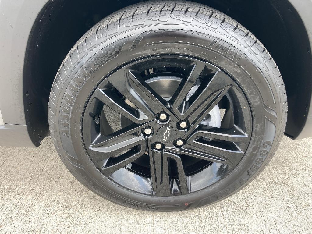 new 2025 Chevrolet Trax car, priced at $27,035