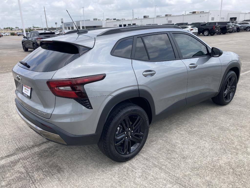 new 2025 Chevrolet Trax car, priced at $27,035