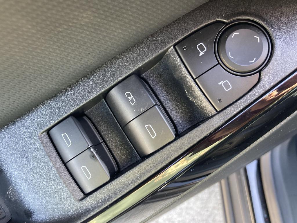 new 2025 Chevrolet Equinox car, priced at $30,921