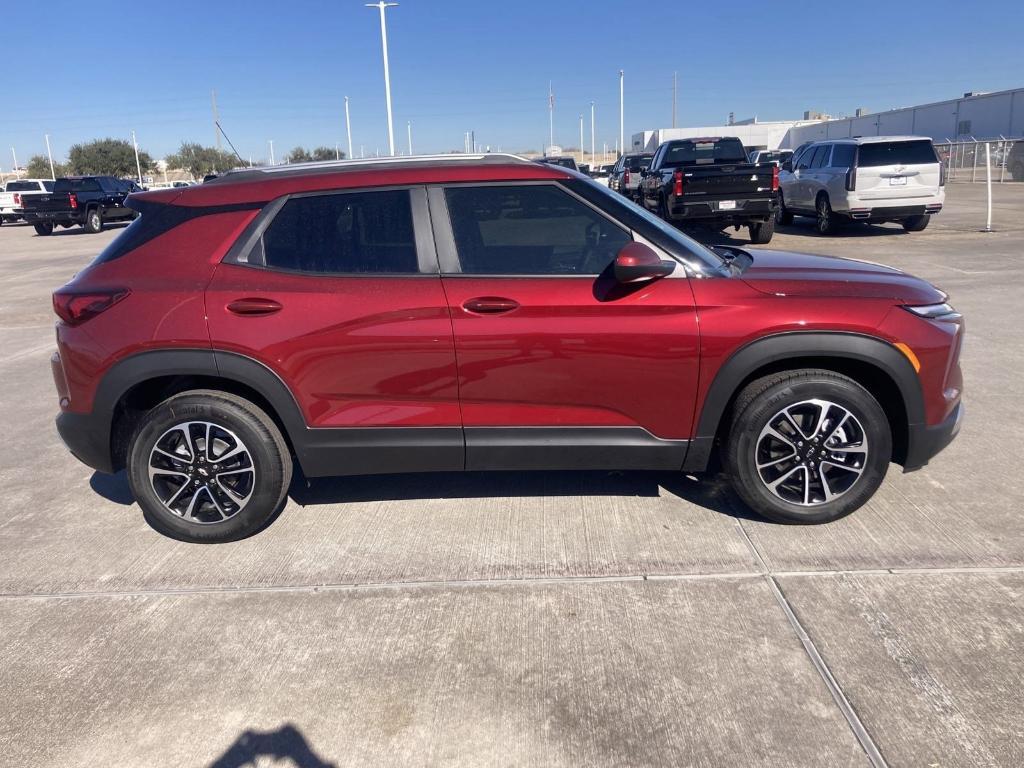 new 2025 Chevrolet TrailBlazer car, priced at $27,571