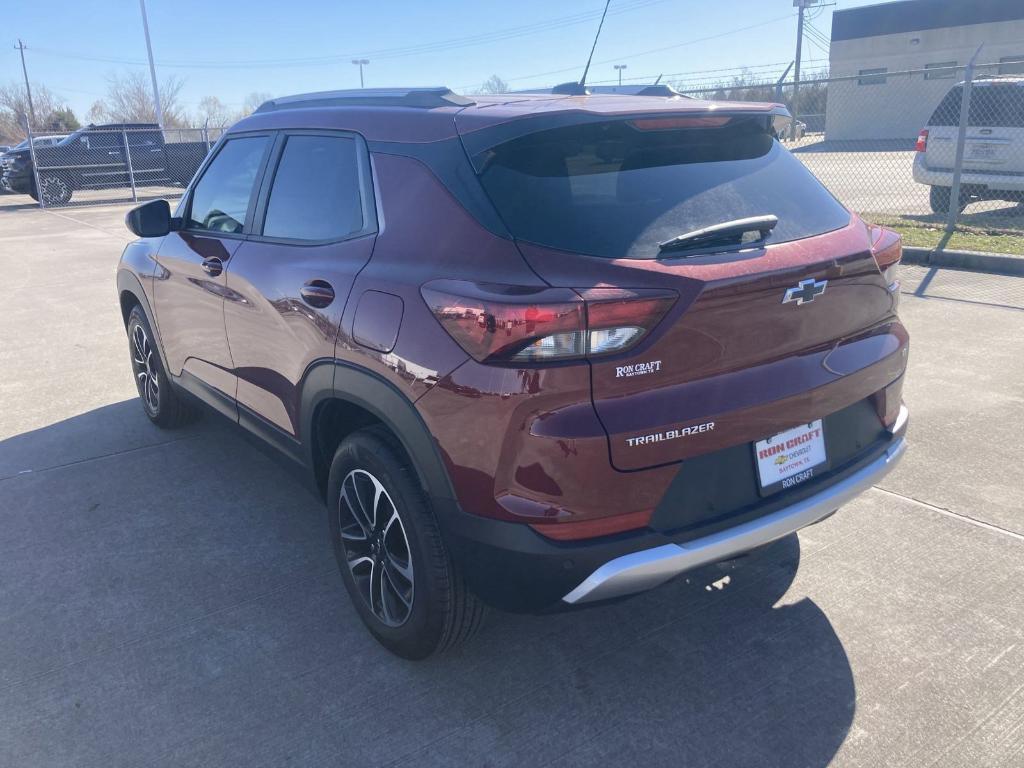 new 2025 Chevrolet TrailBlazer car, priced at $27,571