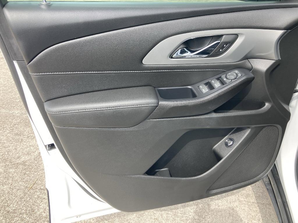 used 2022 Chevrolet Traverse car, priced at $27,998