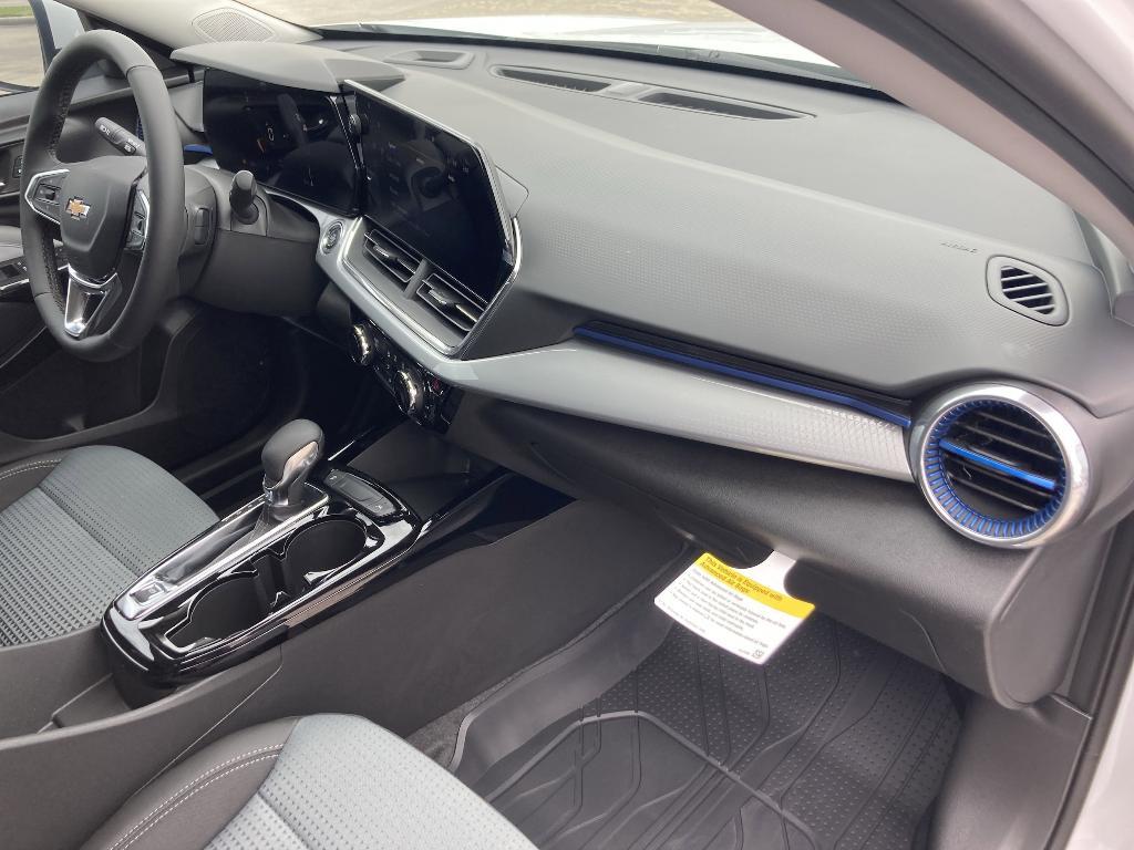new 2025 Chevrolet Trax car, priced at $25,735