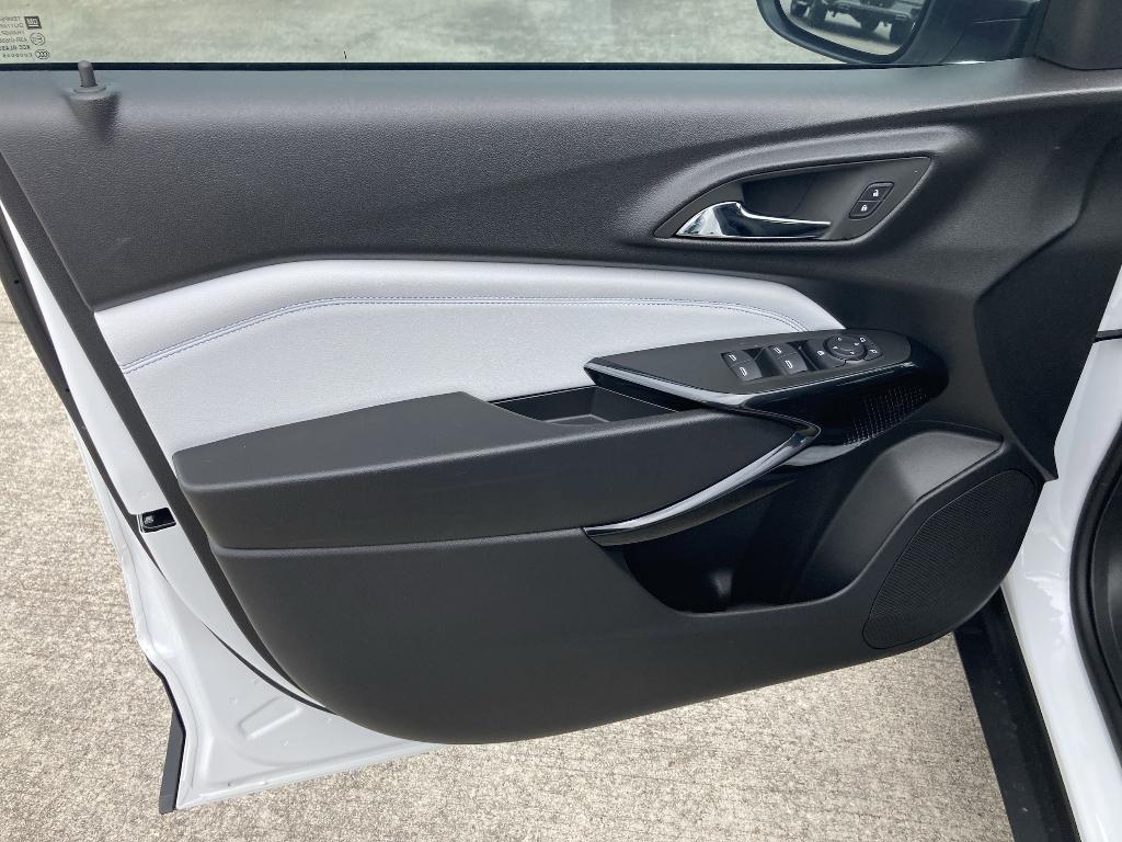 new 2025 Chevrolet Trax car, priced at $25,735