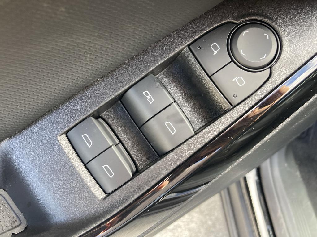 new 2025 Chevrolet Equinox car, priced at $30,921