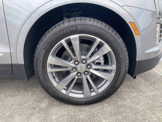 new 2025 Cadillac XT5 car, priced at $54,562