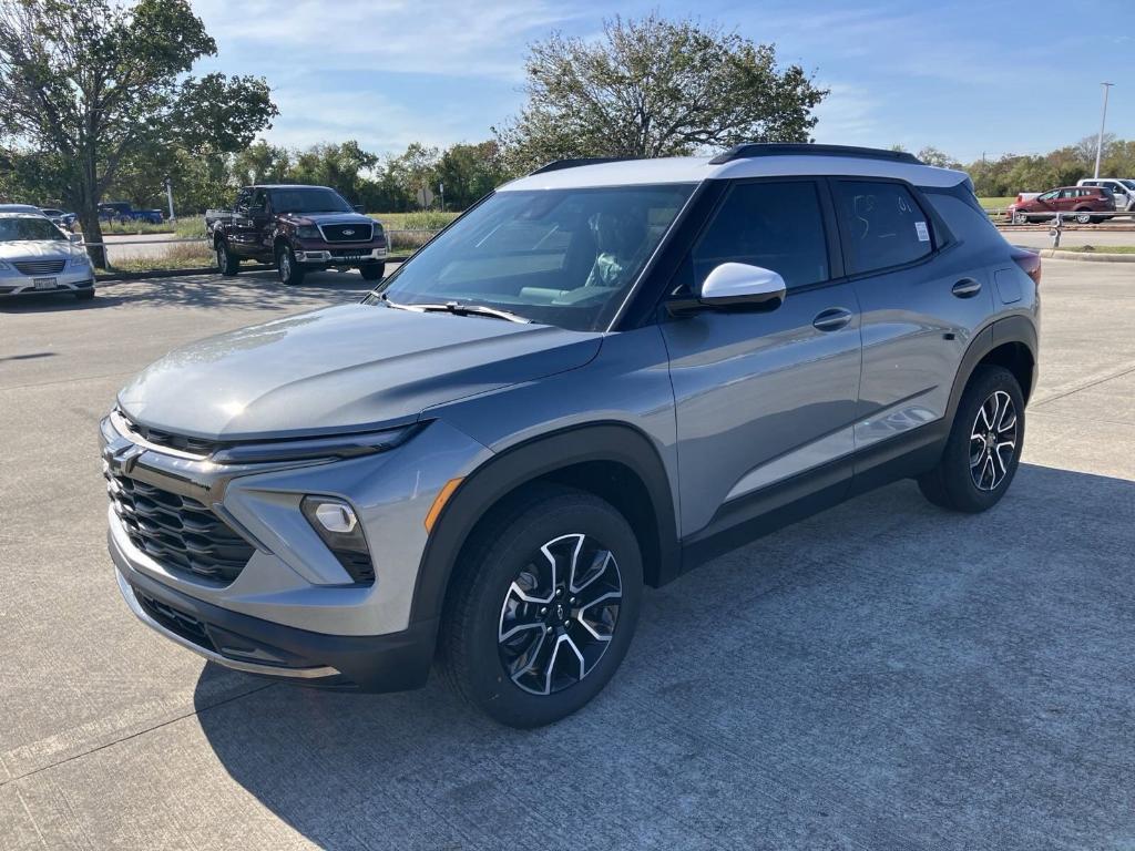 new 2025 Chevrolet TrailBlazer car, priced at $32,422