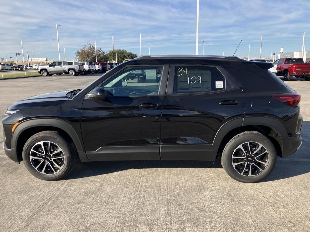 new 2025 Chevrolet TrailBlazer car, priced at $28,673