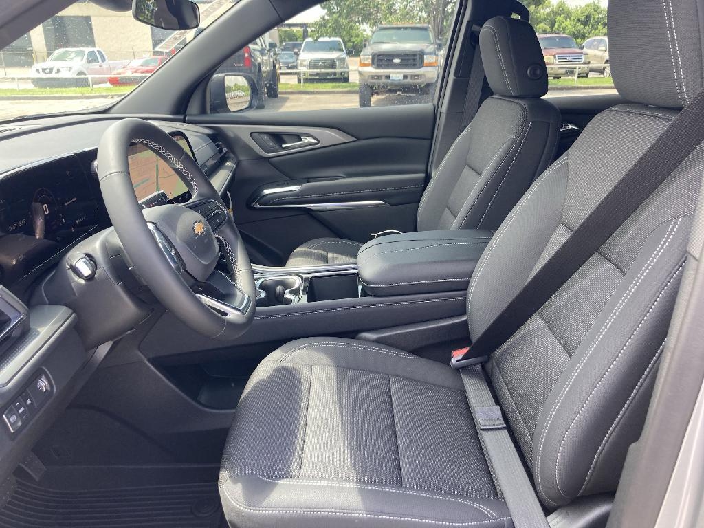 new 2025 Chevrolet Traverse car, priced at $44,631