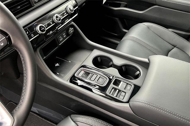 new 2025 Honda Pilot car, priced at $50,895