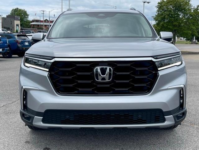 new 2025 Honda Pilot car, priced at $50,850