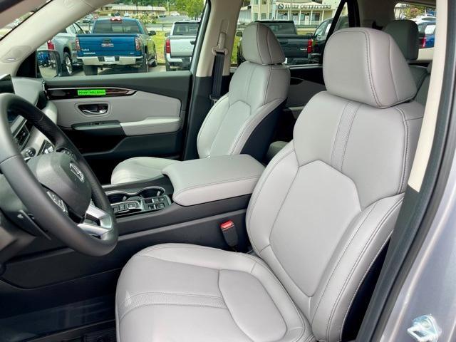 new 2025 Honda Pilot car, priced at $50,850
