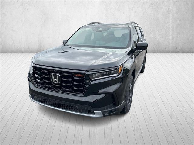 new 2025 Honda Pilot car, priced at $50,795