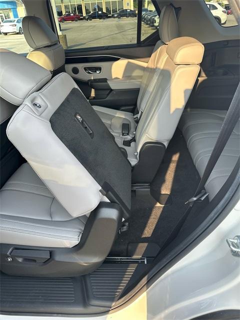 new 2025 Honda Pilot car, priced at $45,405