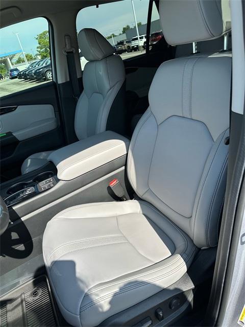 new 2025 Honda Pilot car, priced at $45,700