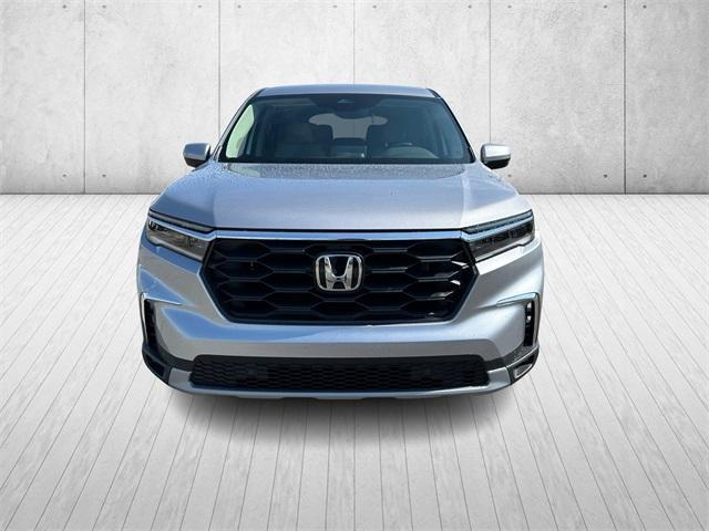 new 2025 Honda Pilot car, priced at $45,700