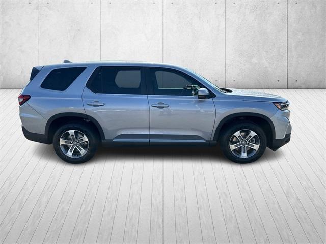 new 2025 Honda Pilot car, priced at $45,700