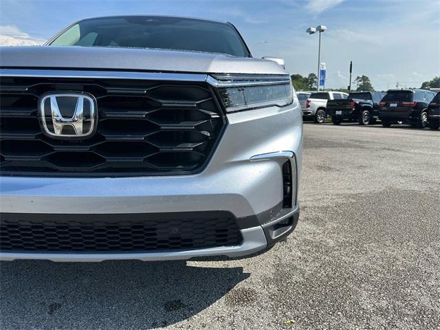 new 2025 Honda Pilot car, priced at $45,700