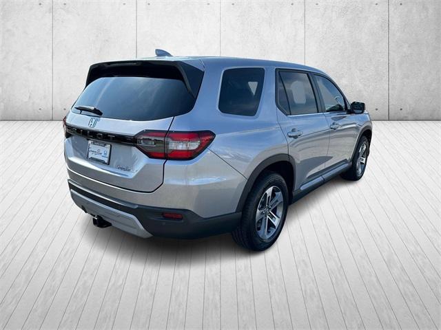 new 2025 Honda Pilot car, priced at $45,700
