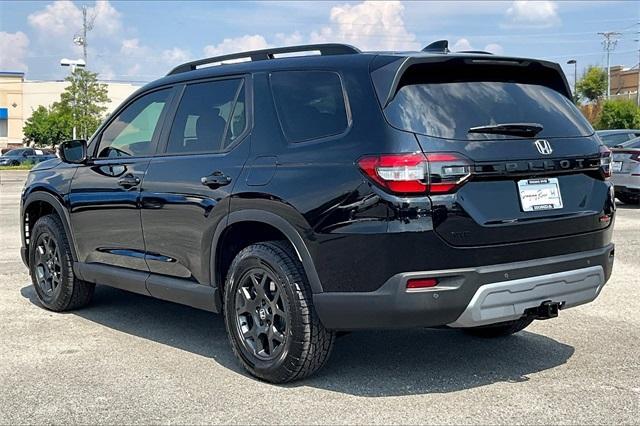 new 2025 Honda Pilot car, priced at $50,895
