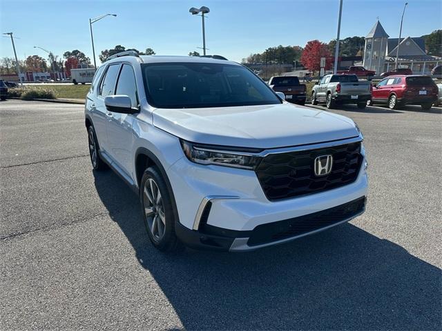 new 2025 Honda Pilot car, priced at $49,350