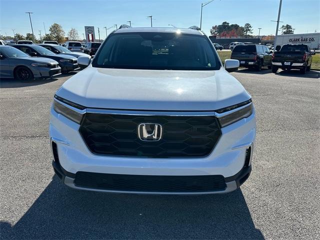 new 2025 Honda Pilot car, priced at $49,350