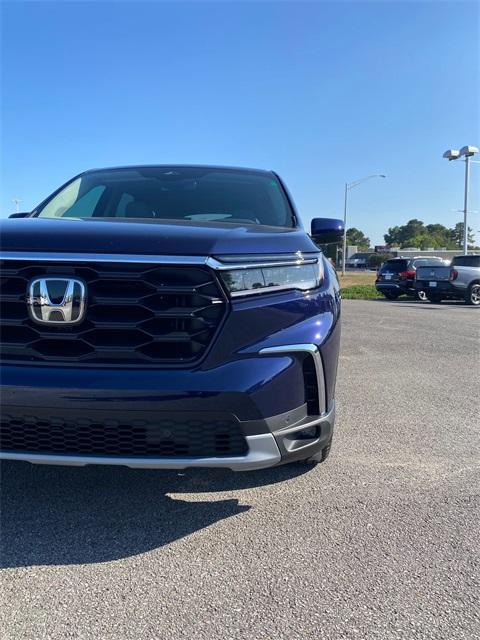 new 2025 Honda Pilot car, priced at $47,695