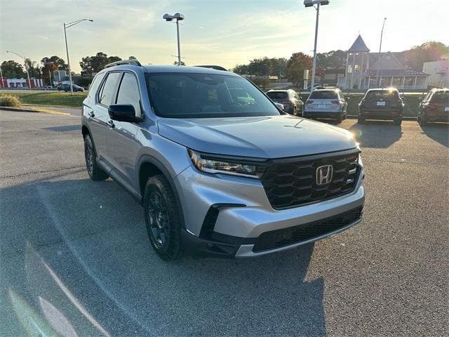 new 2025 Honda Pilot car, priced at $50,795