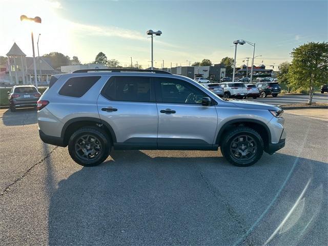 new 2025 Honda Pilot car, priced at $50,795