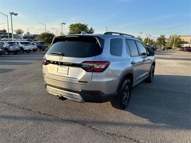 new 2025 Honda Pilot car, priced at $50,795