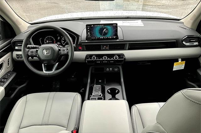 new 2025 Honda Pilot car, priced at $48,280