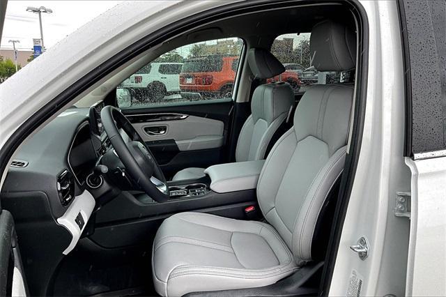 new 2025 Honda Pilot car, priced at $48,280