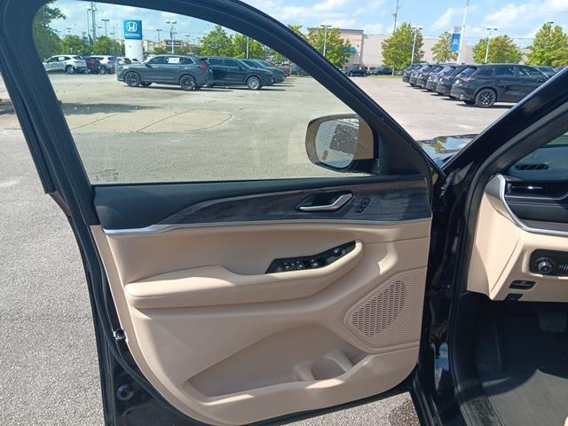 used 2023 Jeep Grand Cherokee car, priced at $28,909