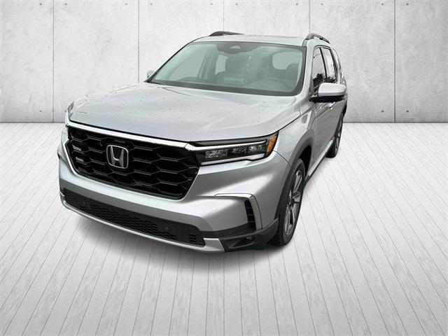 new 2025 Honda Pilot car, priced at $48,895