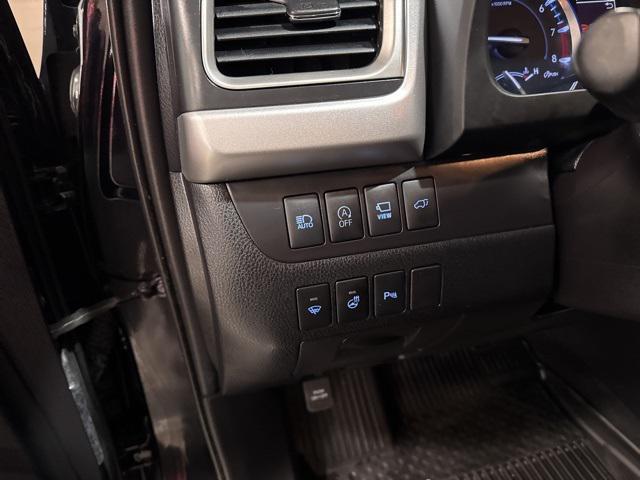 used 2019 Toyota Highlander car, priced at $28,489