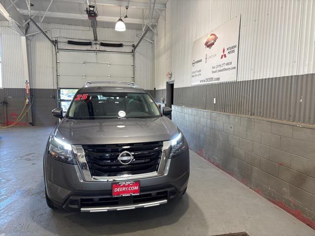 new 2025 Nissan Pathfinder car, priced at $39,420