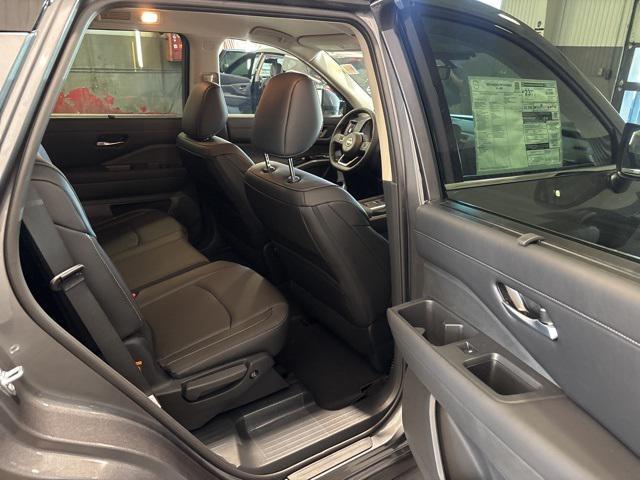 new 2025 Nissan Pathfinder car, priced at $39,420