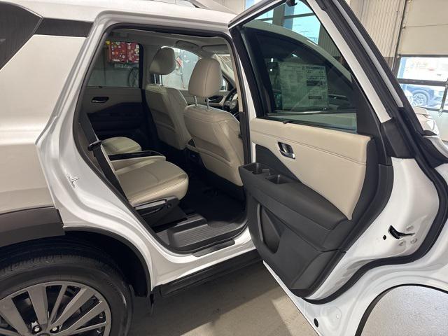 new 2025 Nissan Pathfinder car, priced at $48,018