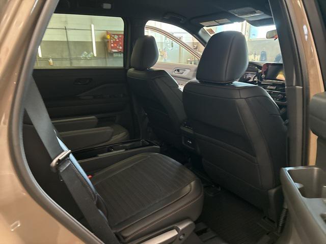 new 2025 Nissan Pathfinder car, priced at $45,084