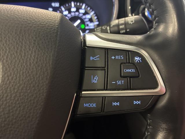 used 2021 Toyota Highlander car, priced at $28,900