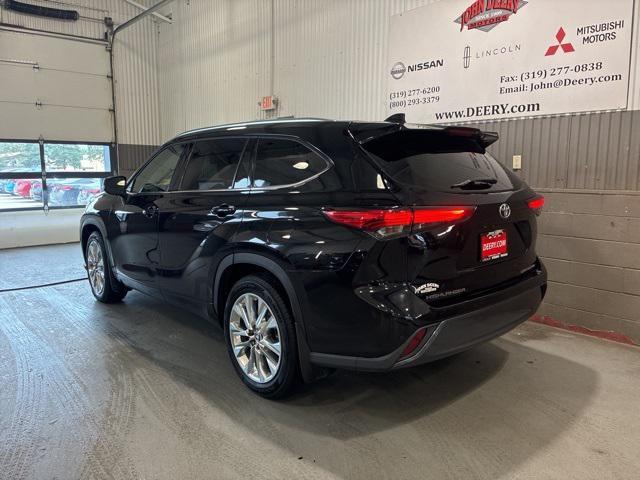 used 2021 Toyota Highlander car, priced at $28,900