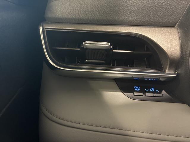 used 2021 Toyota Highlander car, priced at $28,900