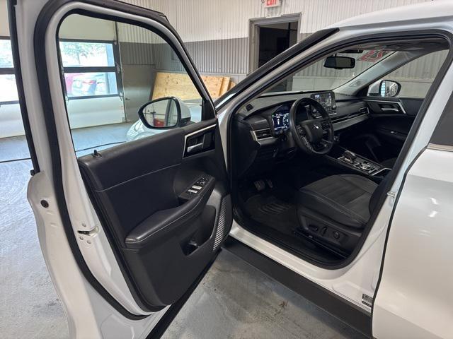 used 2023 Mitsubishi Outlander car, priced at $28,661